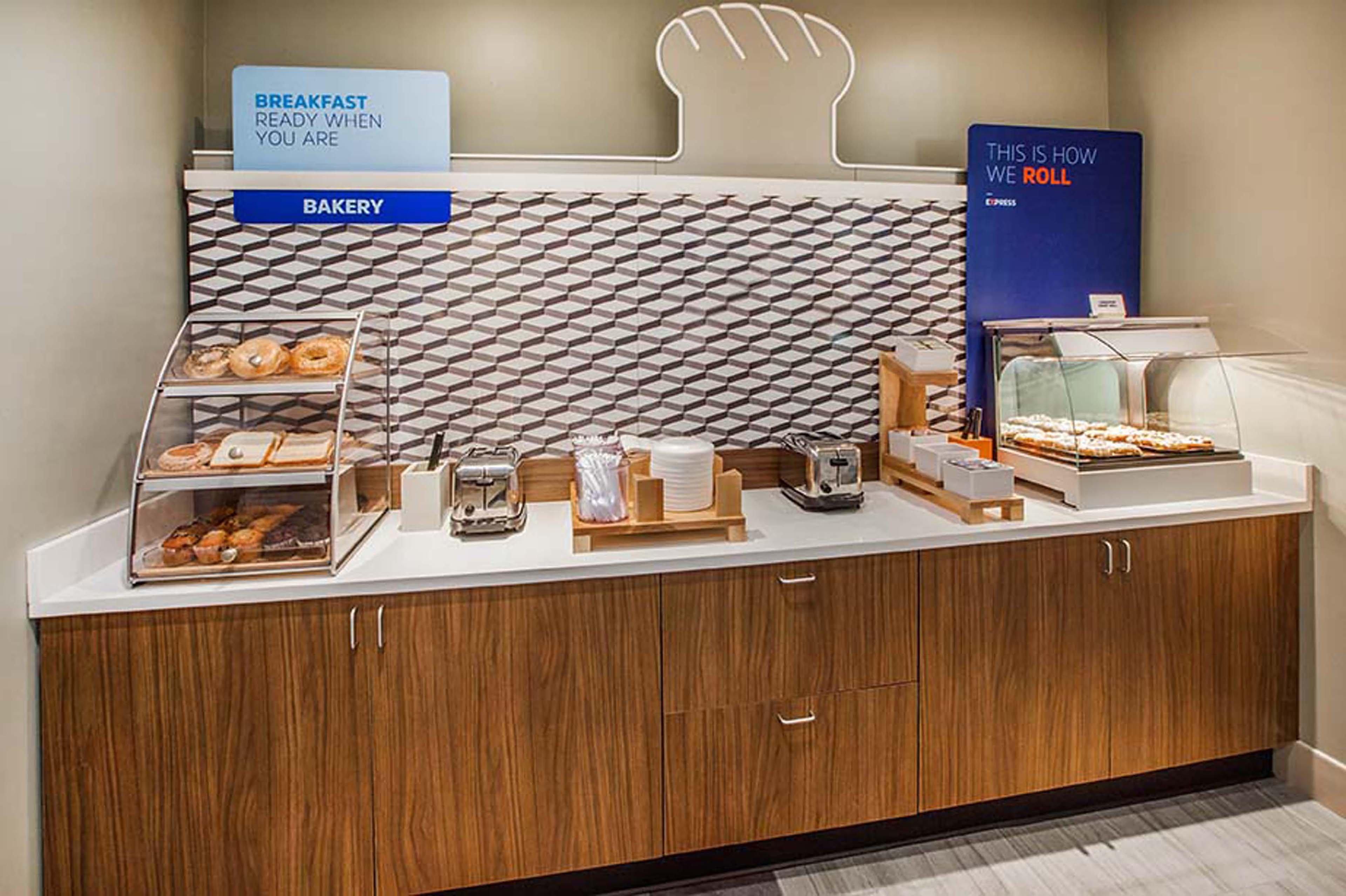 Holiday Inn Express & Suites I-26 & Us 29 At Westgate Mall By Ihg Спартанбърг Екстериор снимка
