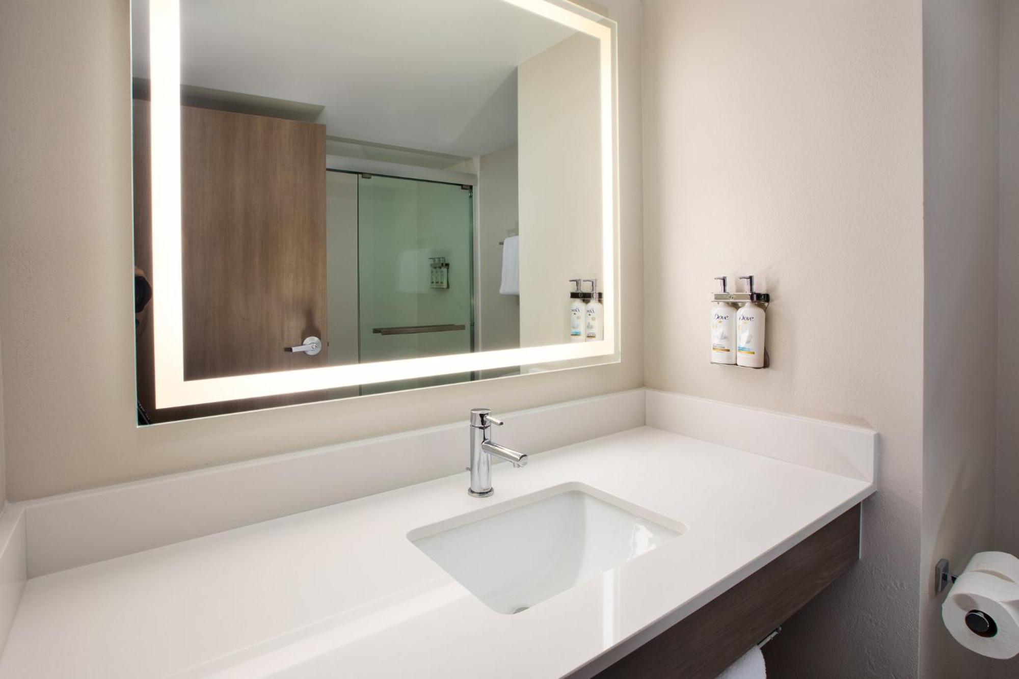 Holiday Inn Express & Suites I-26 & Us 29 At Westgate Mall By Ihg Спартанбърг Екстериор снимка